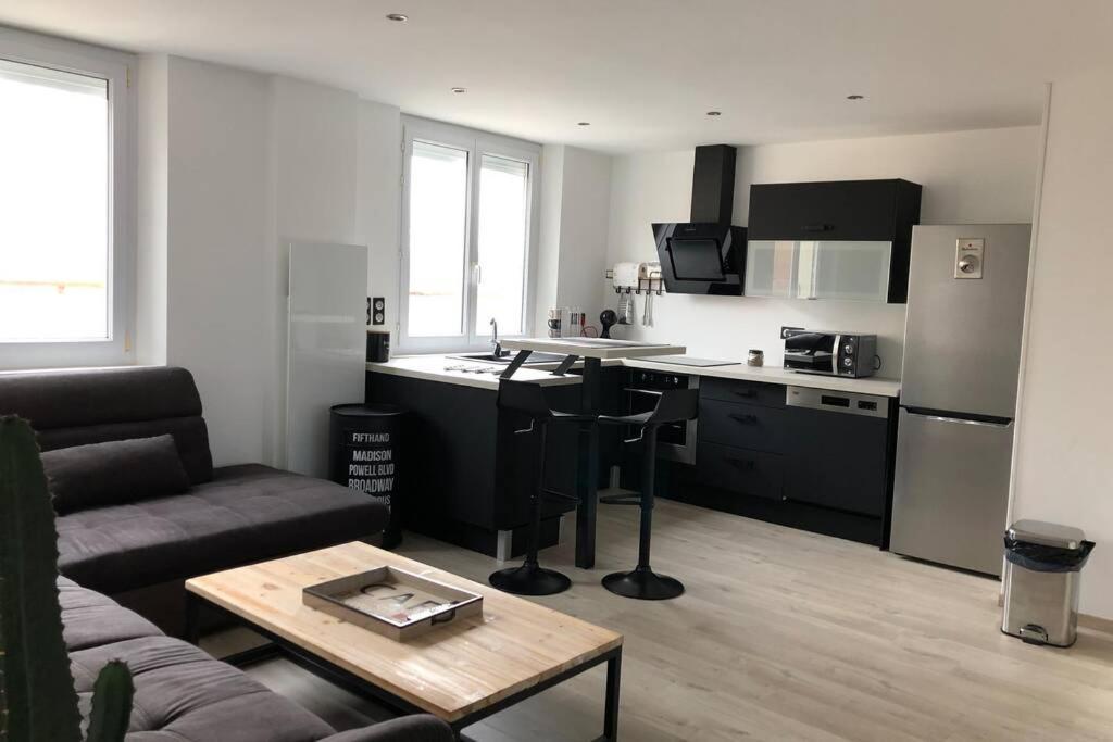 Appartement De Adrien Garage Prive Charleville-Mézières Εξωτερικό φωτογραφία
